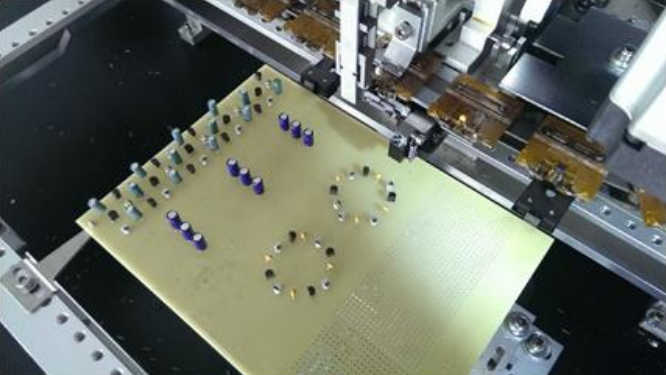 自动电路板插件机设备对smt制造业的优势